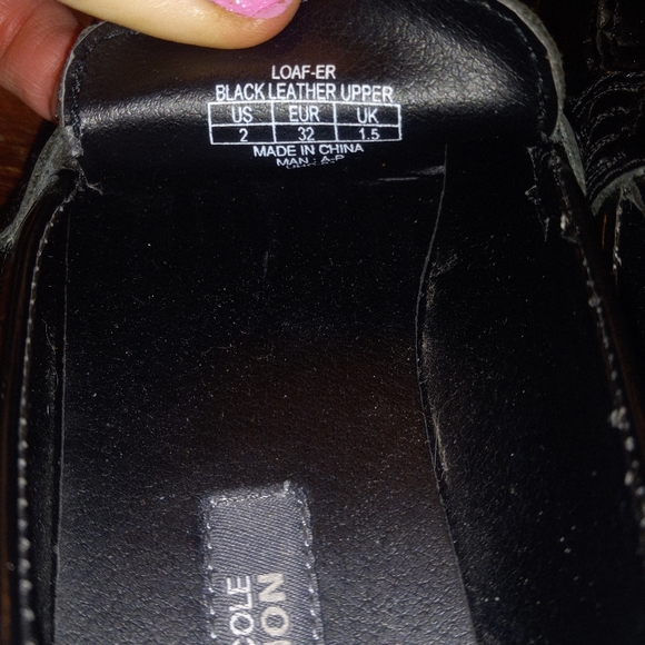 2\$20 Kenneth Cole kids size 2 loafer style slip on dress shoes - Picture 3 of 6